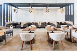  - Holiday Inn Valley View Airport Roanoke - I-581, Exit 3W