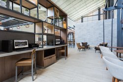  - Holiday Inn Valley View Airport Roanoke - I-581, Exit 3W