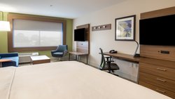  - Holiday Inn Express & Suites Mount Pleasant - I-41 & I-94, Exit 333