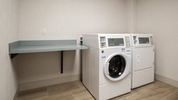  - Holiday Inn Express & Suites Mount Pleasant - I-41 & I-94, Exit 333