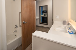  - Holiday Inn Express & Suites Camas