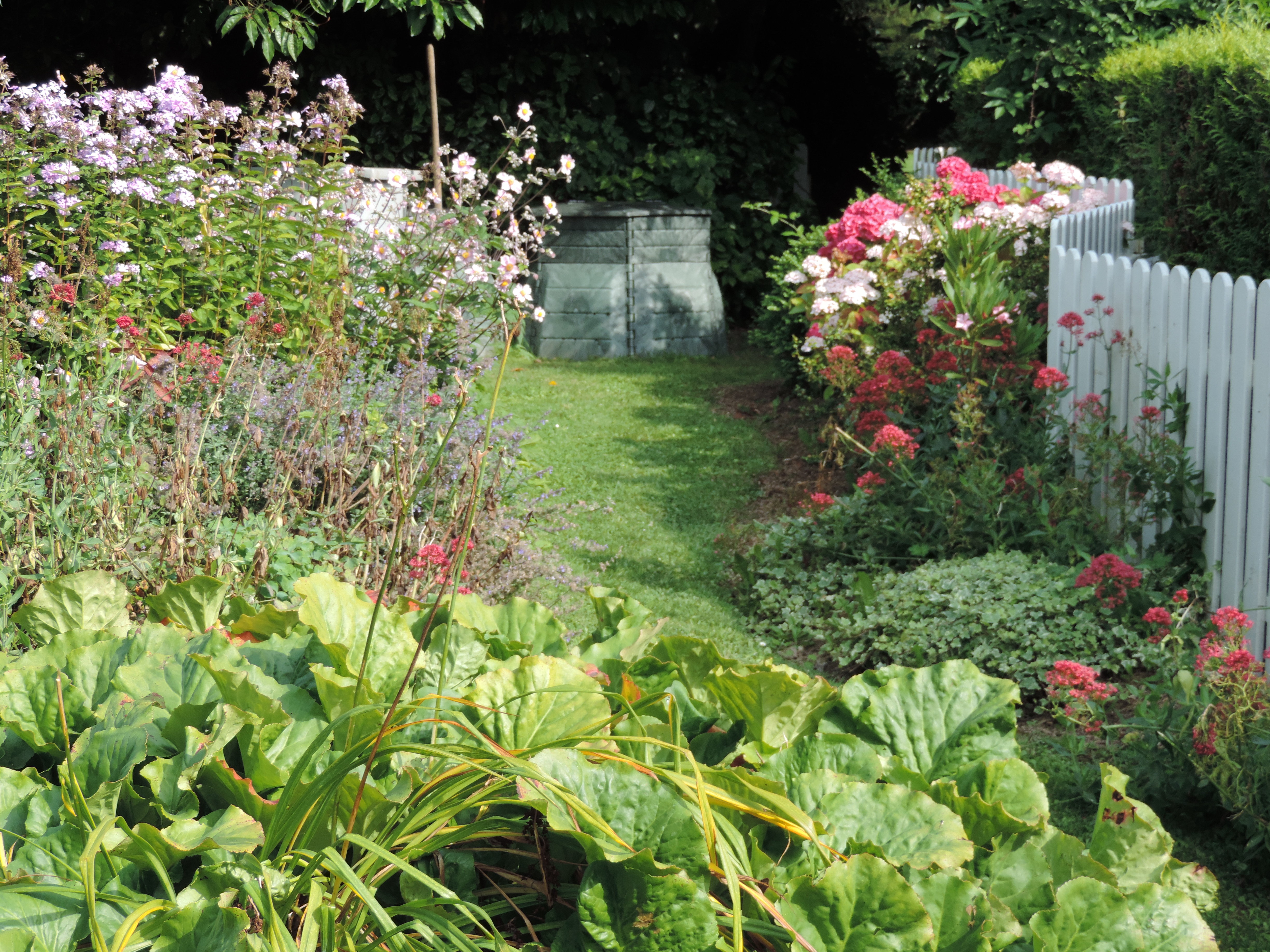 Chateau La Cheneviere-guestroom-Kitchen Garden.jpg