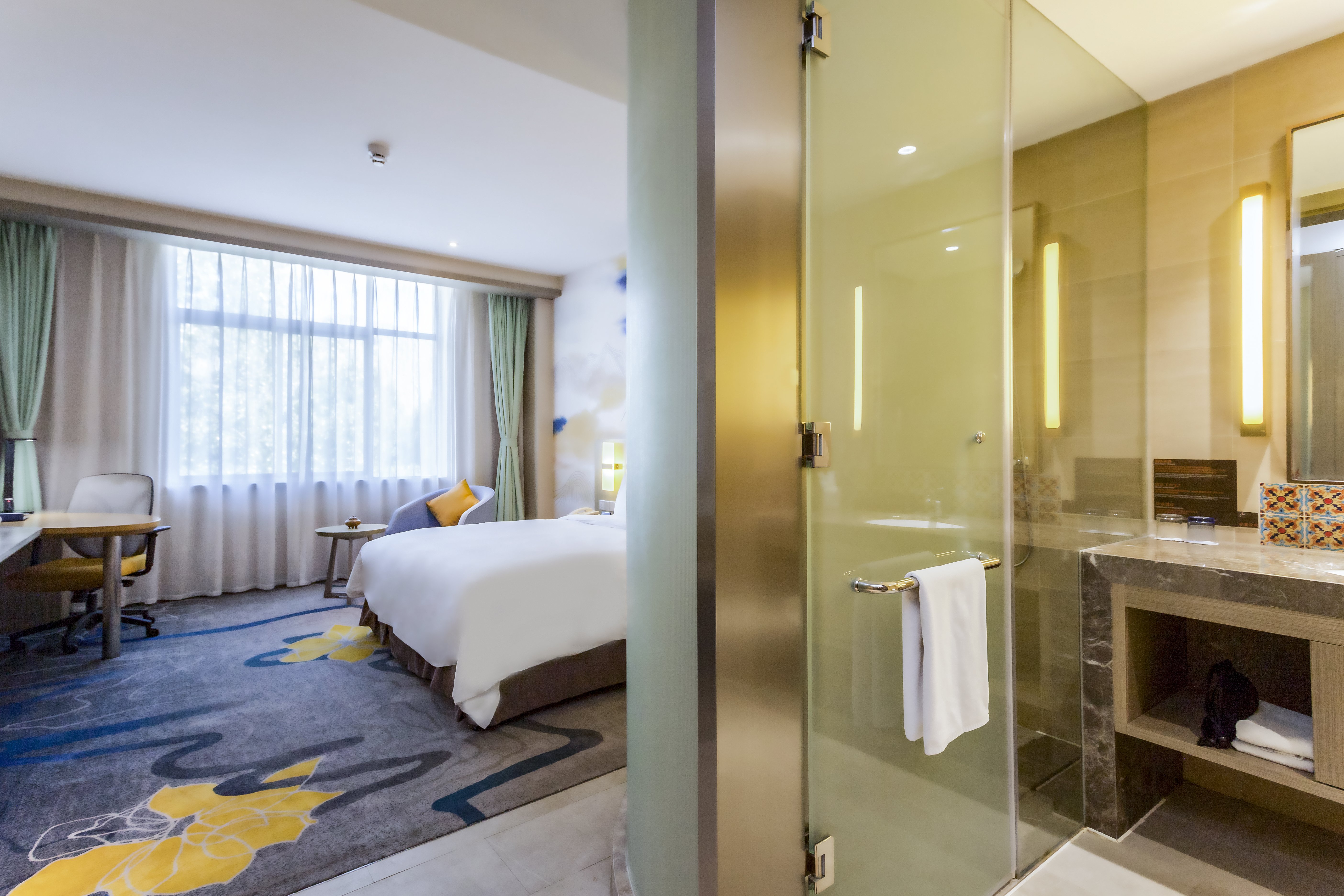 HOLIDAY INN EXP LHASA POTALA PALACE-guestroom-HOLIDAY INN EXPRESS SUITE.jpg