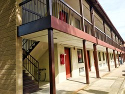  - Red Carpet Inn Norwalk