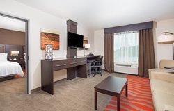  - Holiday Inn Express & Suites Glasgow