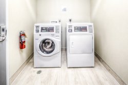  - Holiday Inn Express & Suites Westlake - I-90, Exit 156