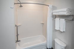  - Holiday Inn Express Brook Park - I-71, Exit 237