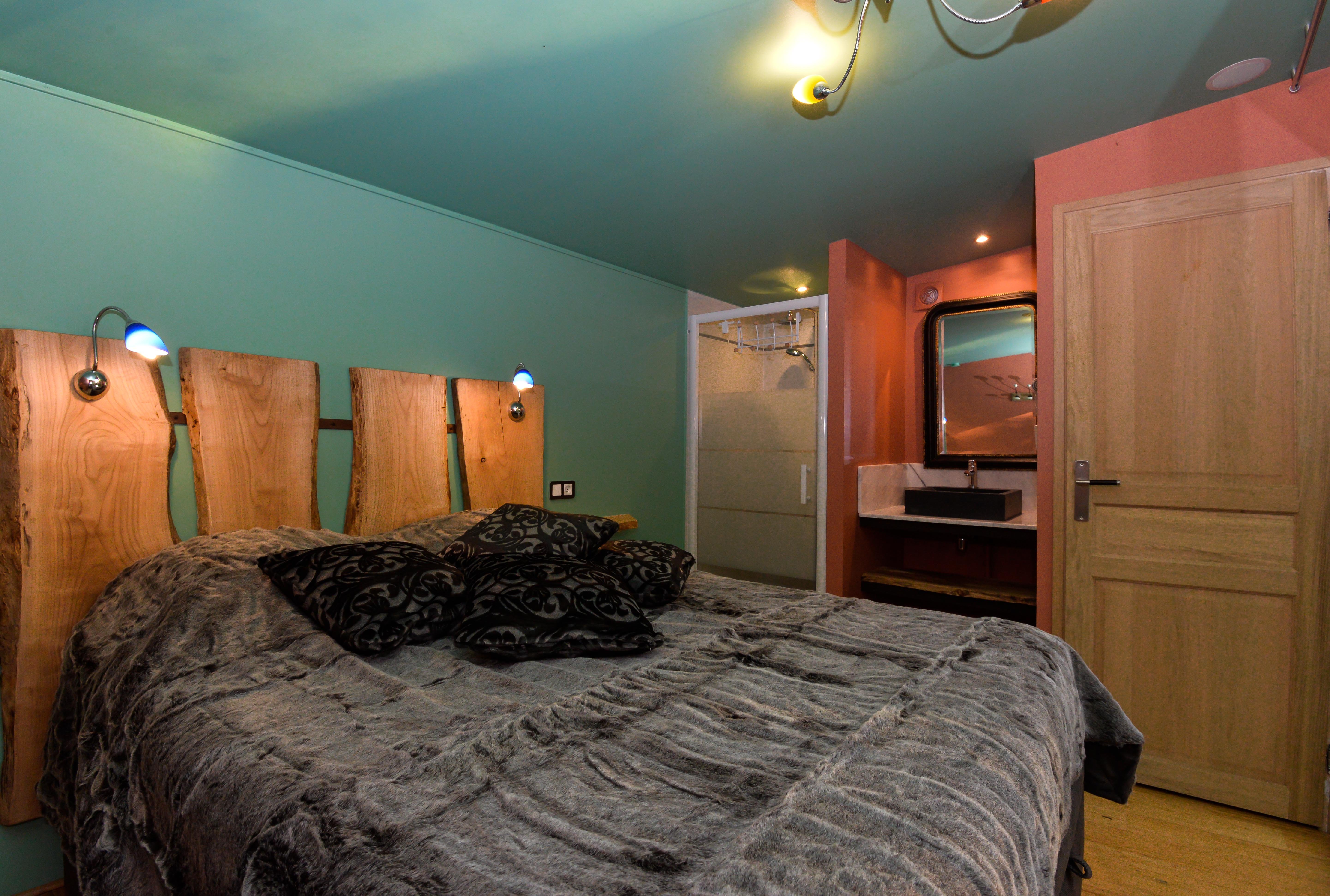 HOTEL L ECHAPPEE BELLE-guestroom-Room1.jpg
