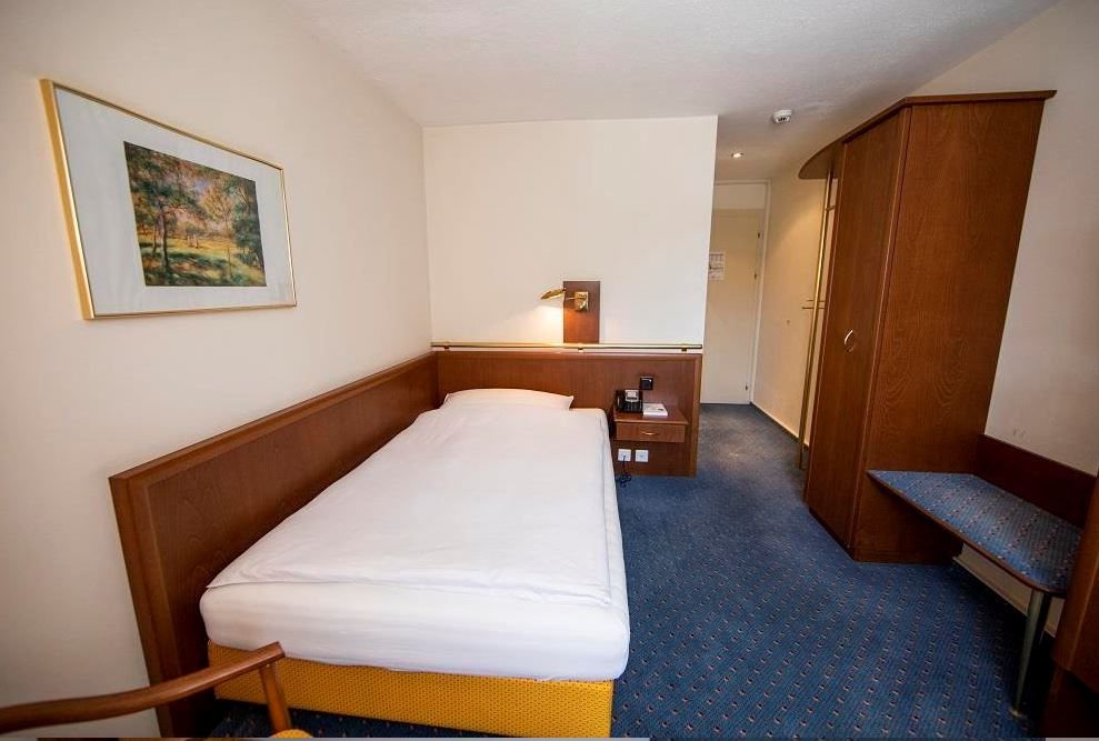 HOTEL RESTAURANT OCHSEN AND LODGE-guestroom-Single room economy.jpg