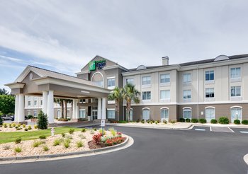 Holiday Inn Express Hotel & Suites