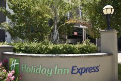  - Holiday Inn Express Windsor - US 101, Exit 498