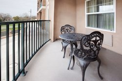  - Holiday Inn Express Windsor - US 101, Exit 498