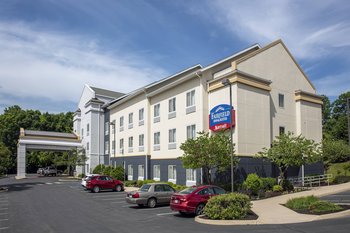 Fairfield Inn & Suites by Marriott State College