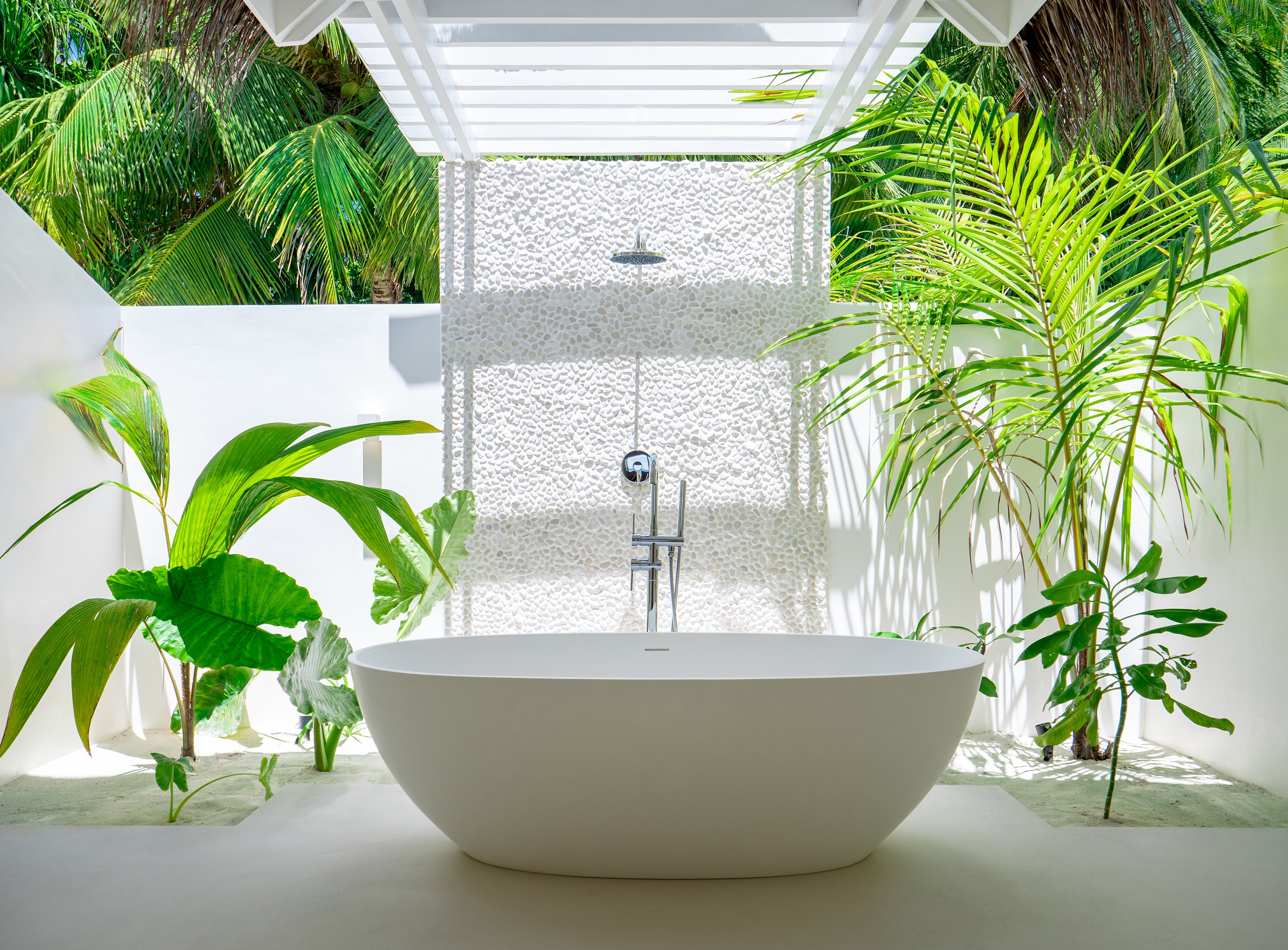 BAGLIONI MALDIVES ALL INCL-guestroom-Beach Villa Bathroom.jpg