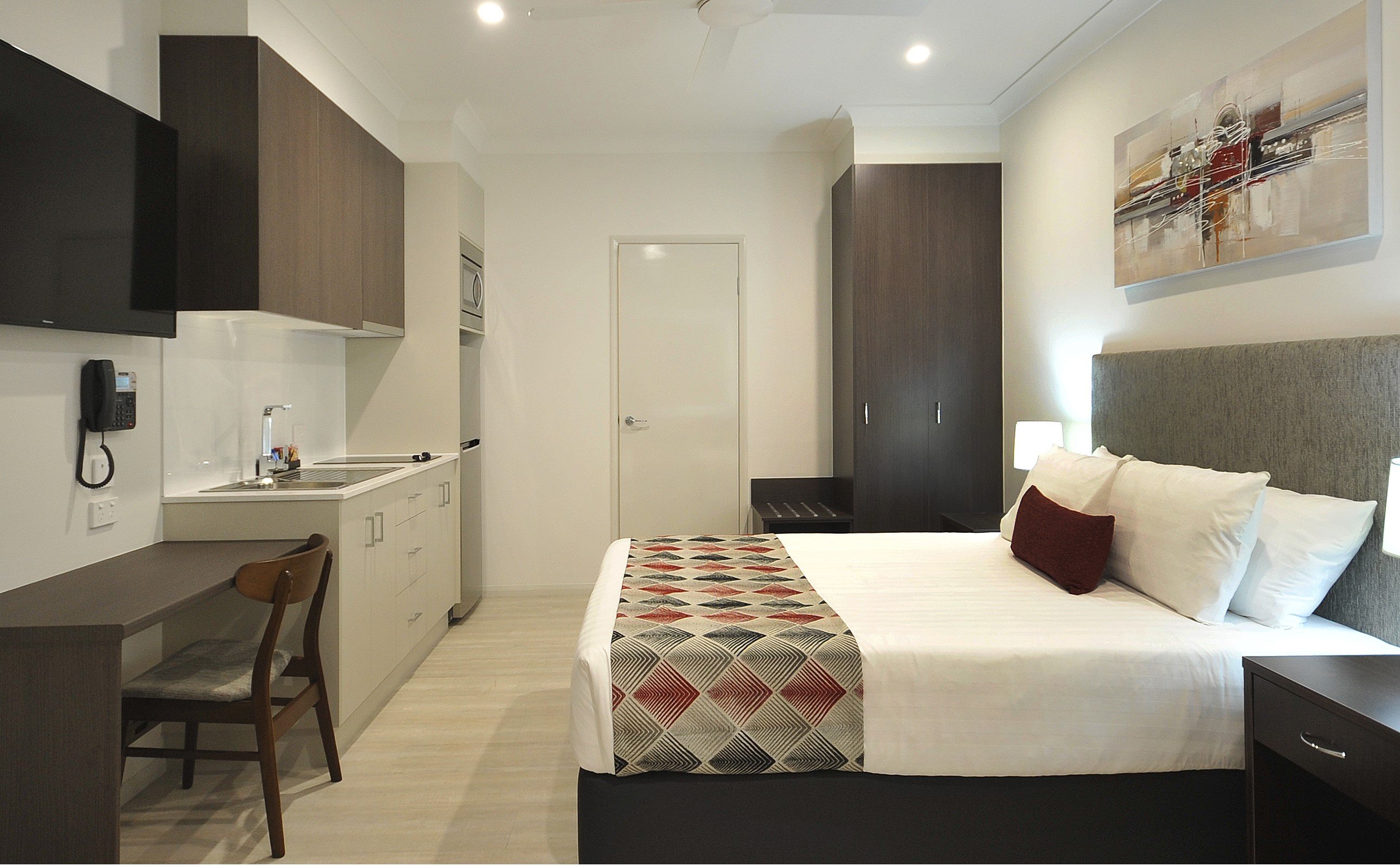 NORTHPOINT MOTEL-guestroom-Superior Queen.jpg