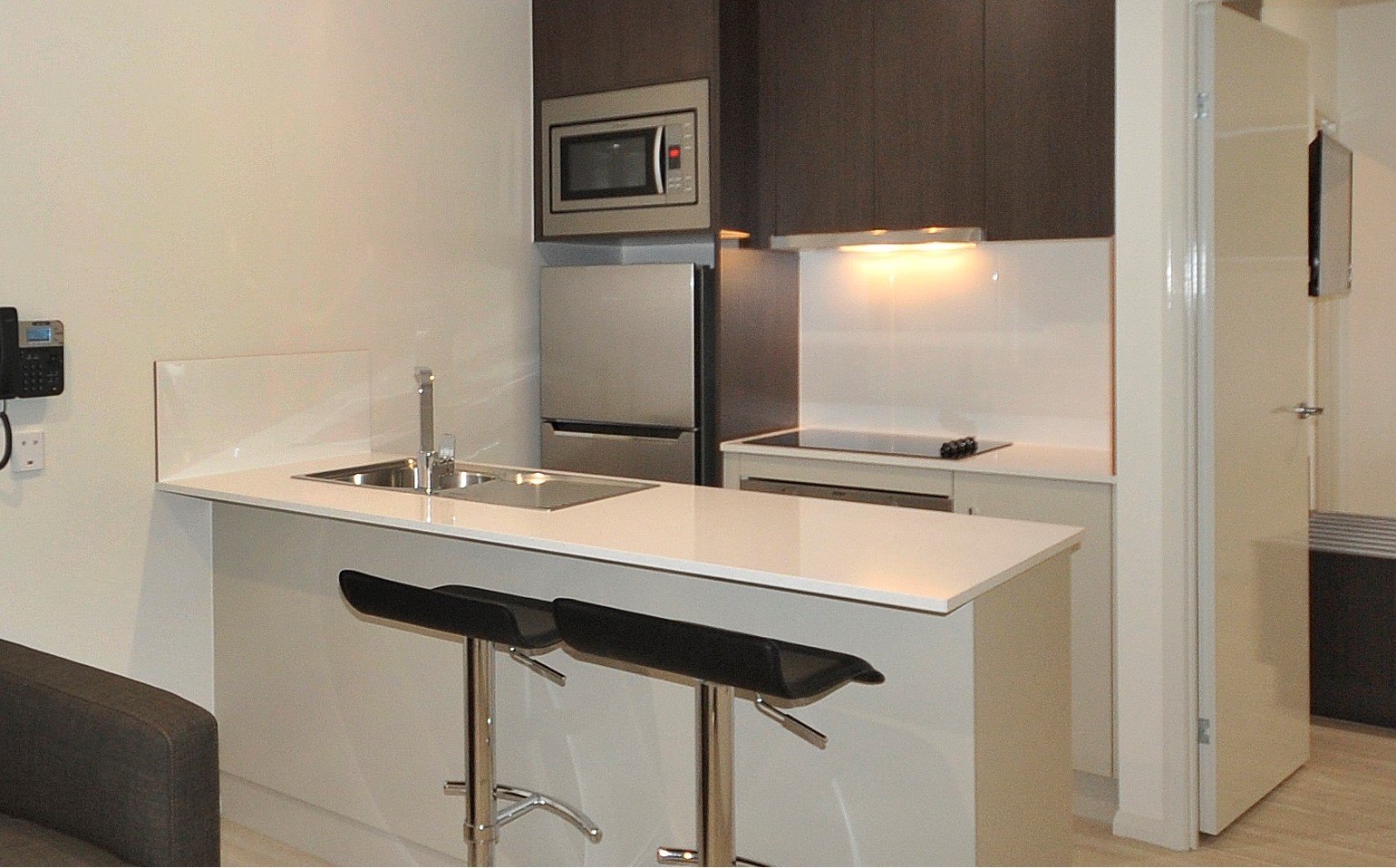 NORTHPOINT MOTEL-guestroom-1 Bedroom Apt Kitchen.jpg
