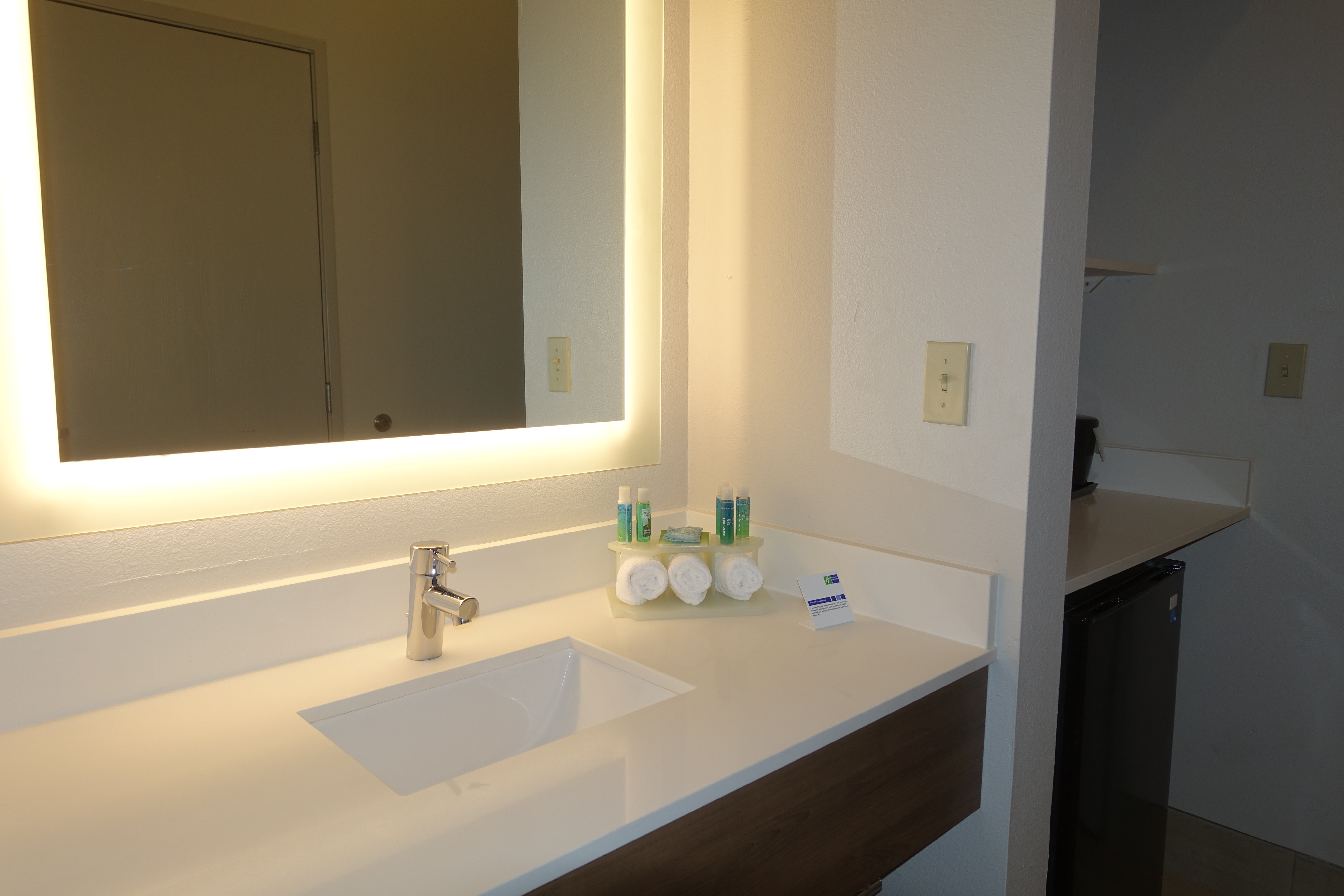 HOLIDAY INN EXP STES BRENTWOOD BY I-guestroom-Sink at Guest Room.jpg