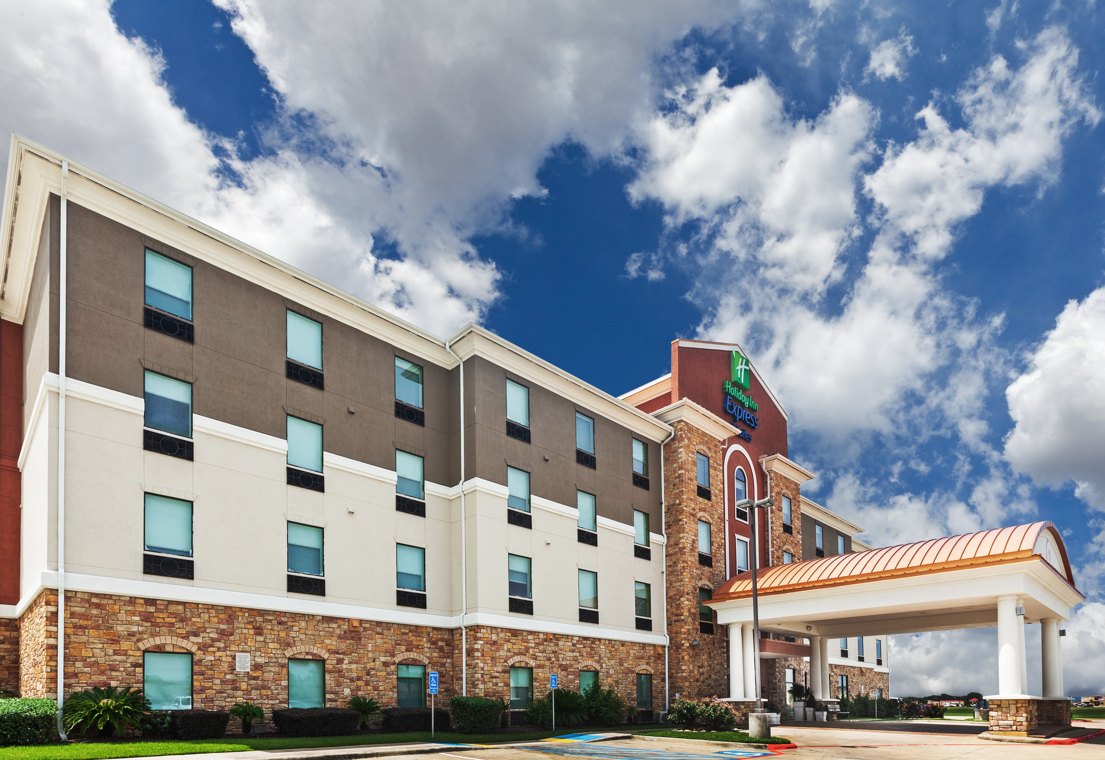 Holiday Inn Express Hotel & Suites