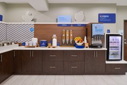  - Holiday Inn Express Wixom - I-96, Exit 159