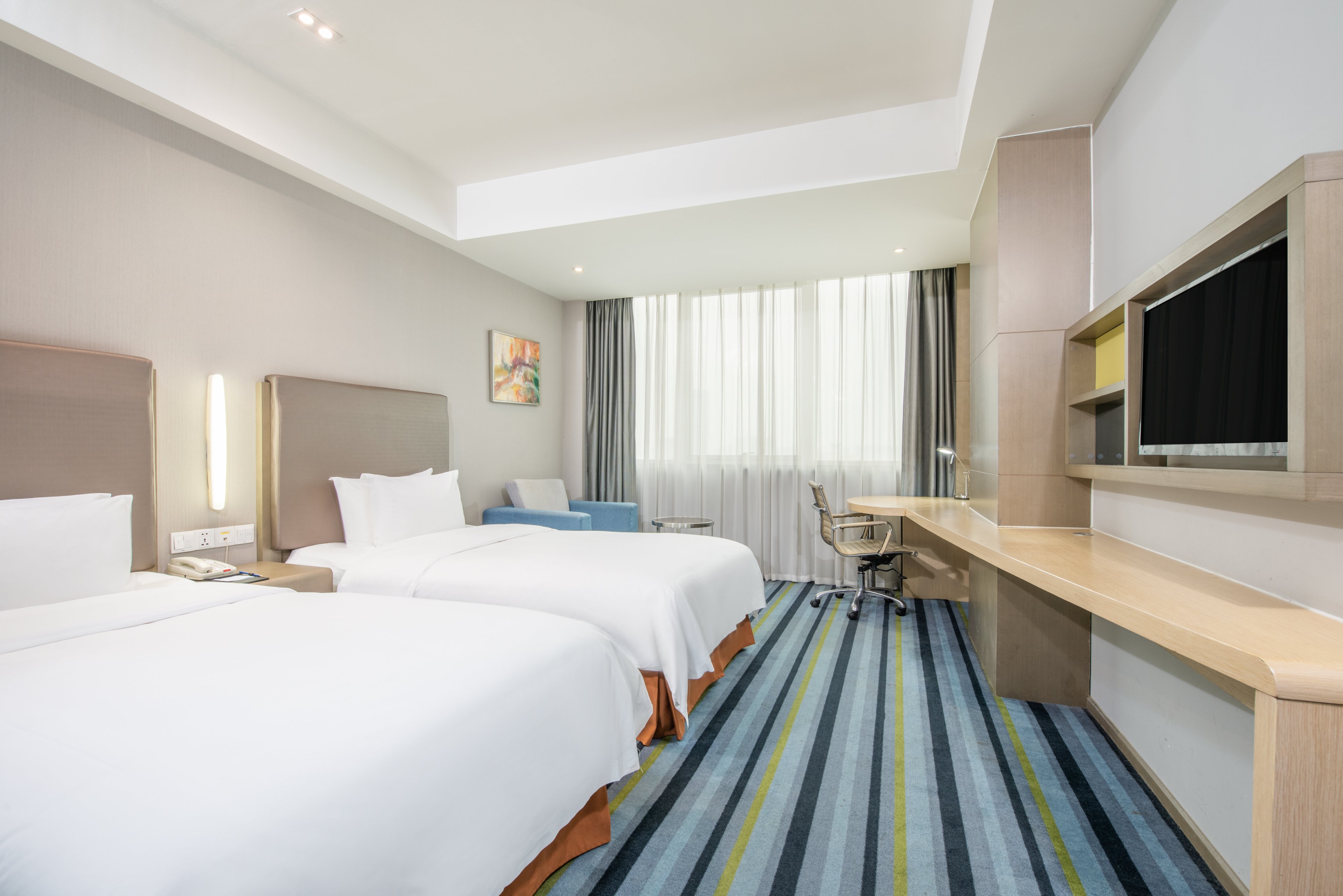HOLIDAY INN EXP DOWNTOWN BY IHG-guestroom-2 Single Standard.jpg