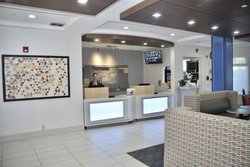  - Holiday Inn Express Windsor - US 101, Exit 498