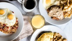  - Crowne Plaza Hotel West Lansing - I-496, Exit 1