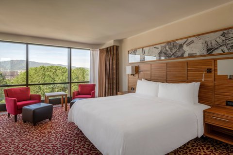 ZURICH MARRIOTT HOTEL - Photo 35