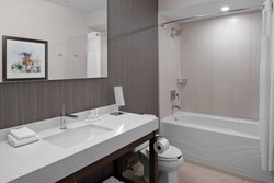  - Courtyard by Marriott Hotel Downtown Edmonton