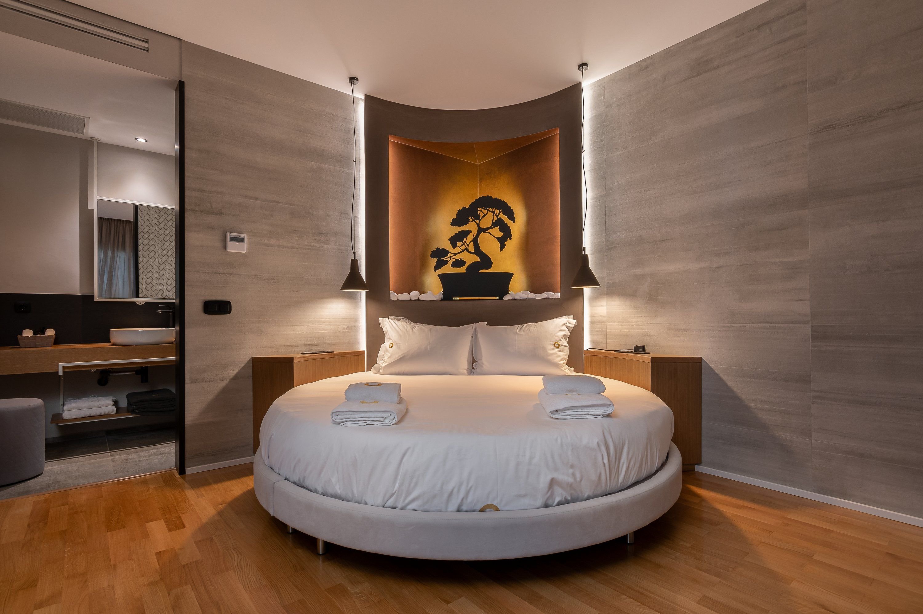 ONIRA SUITE DREAMS-guestroom-Beauty Suite.jpg