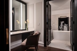  - Four Seasons Hotel Montreal