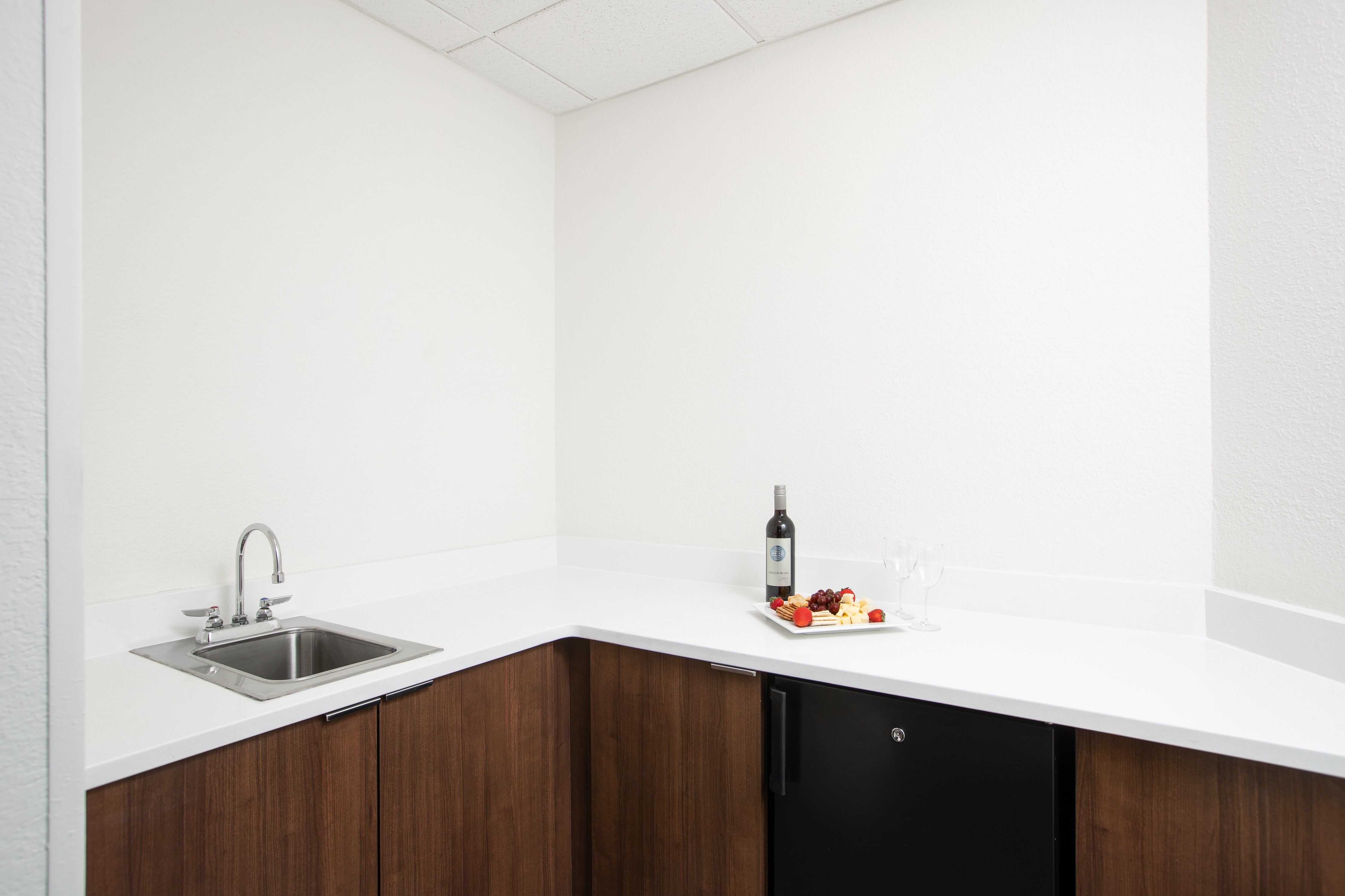 Our Kitchenette is a perfect spot to prepare meal on your meeting.