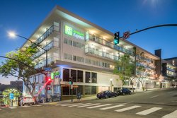  - Holiday Inn Express Downtown San Diego - I-5, Exits 16 & 16B