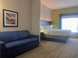  - Holiday Inn Express & Suites Hearne