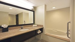  - Holiday Inn Express & Suites Colby - I-70, Exit 53