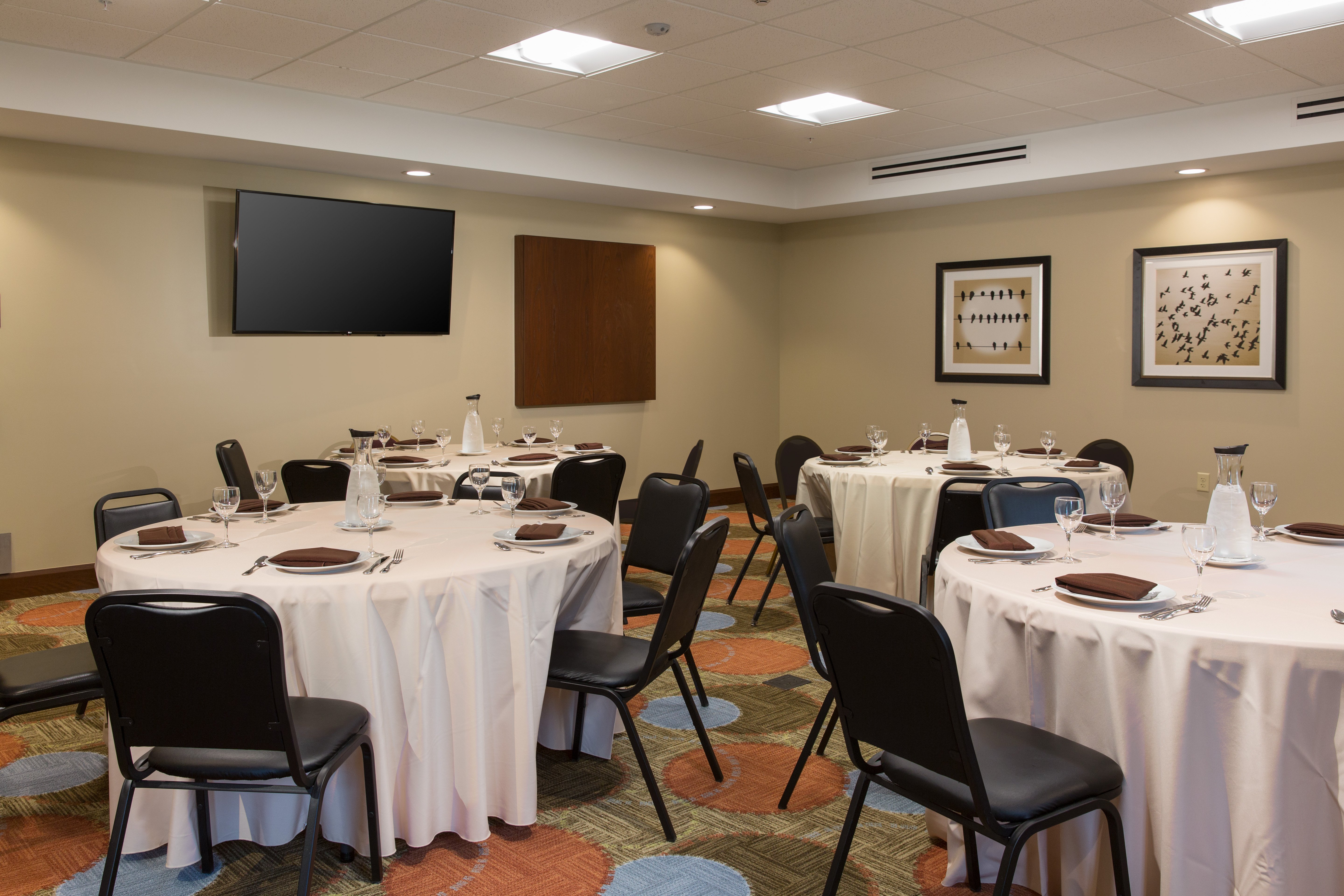 Book your small meeting and meals at Staybridge Suites