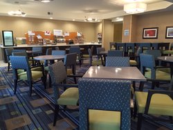  - Holiday Inn Express Arlington Heights - I-90, Exit 70