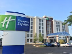  - Holiday Inn Express Arlington Heights - I-90, Exit 70