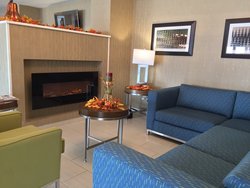  - Holiday Inn Express Arlington Heights - I-90, Exit 70