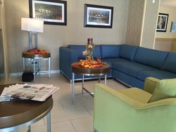  - Holiday Inn Express Arlington Heights - I-90, Exit 70