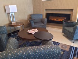  - Holiday Inn Express Arlington Heights - I-90, Exit 70