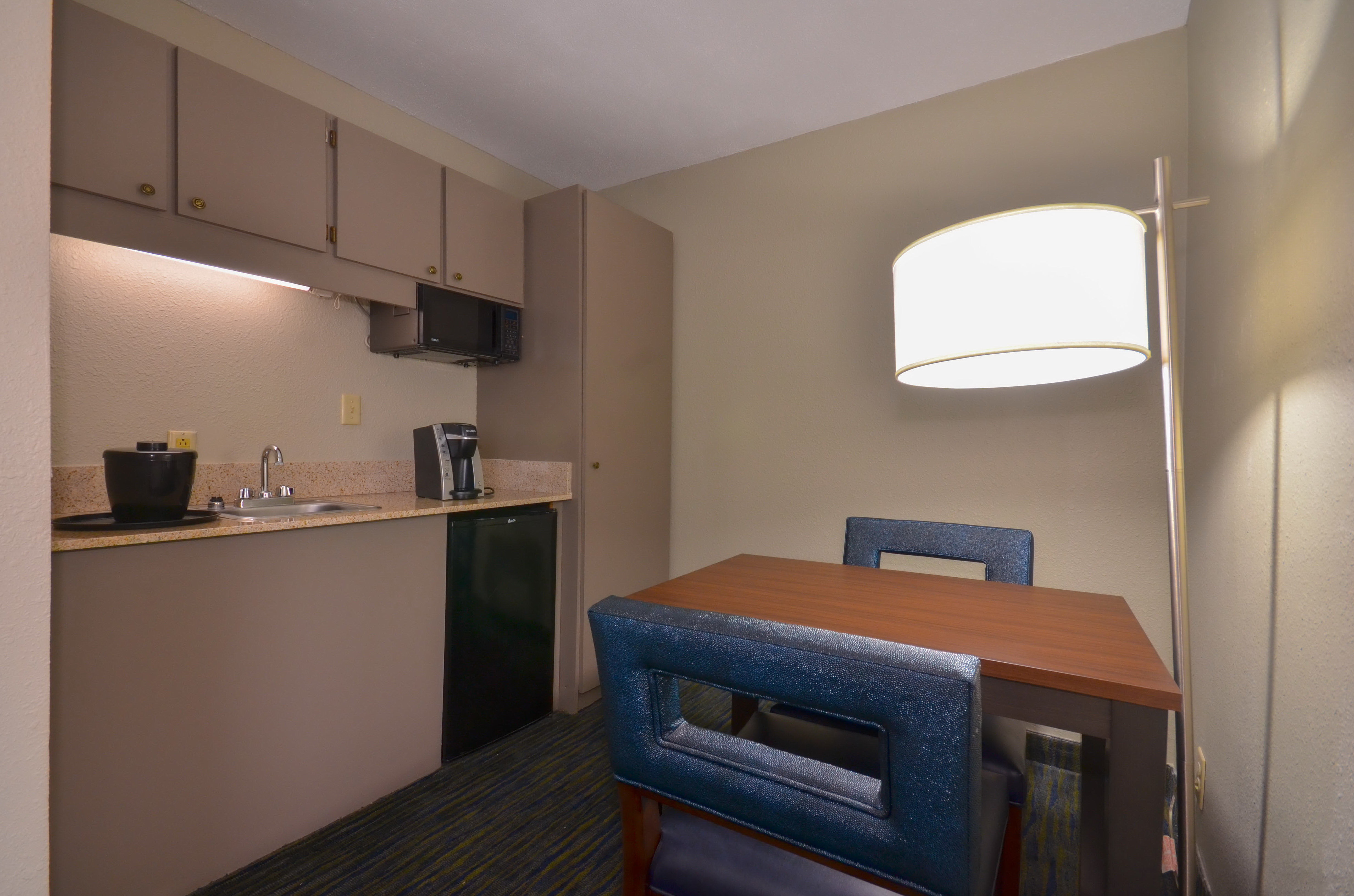 HOLIDAY INN EXPRESS UNIVERSITY BY I-guestroom-Guest Room.jpg