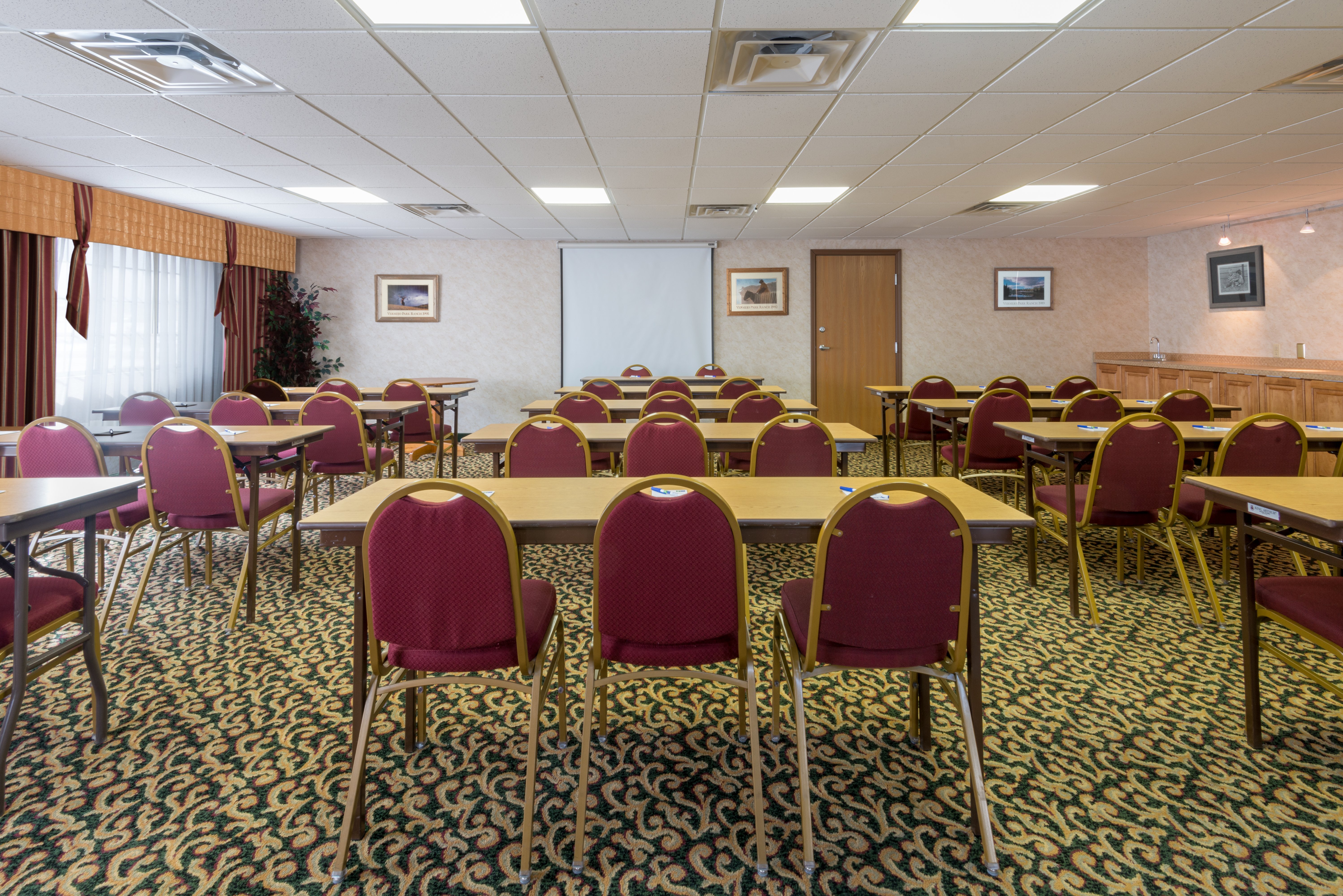 Host a meeting in our Meeting Room at our Raton NM hotel