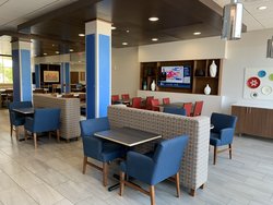  - Holiday Inn Express & Suites Moore - I-35, Exit 118