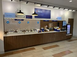  - Holiday Inn Express & Suites Moore - I-35, Exit 118