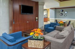  - Holiday Inn Express Central Bakersfield