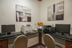  - Holiday Inn Express Central Bakersfield