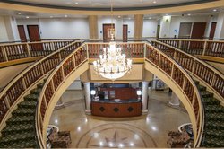  - Holiday Inn Express Central Bakersfield