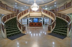  - Holiday Inn Express Central Bakersfield