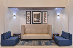  - Holiday Inn Express Woodland - I-5, Exit 536