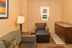  - Holiday Inn Express Woodland - I-5, Exit 536